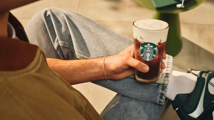 Cà phê Americano caramel bổ sung protein của Starbucks