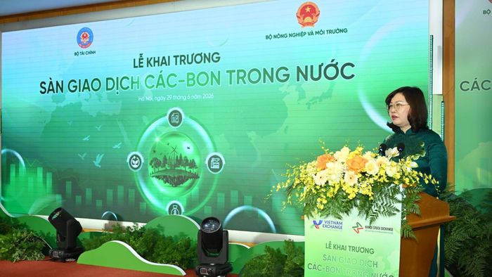 Chủ tịch Ủy ban Chứng khoán nhà nước Vũ Thị Chân Phương phát biểu tại Lễ khai trương. Ảnh: Phạm Tuấn Anh/TTXVN