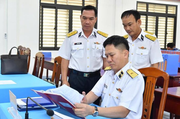 Chuẩn Đô đốc Trần Mạnh Chiến, Chính ủy Vùng 2 Hải quân kiểm tra nền nếp hoạt động công tác Đảng, công tác chính trị tại Lữ đoàn 171.