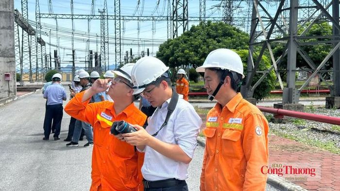 Trong mùa nắng nóng, các vòng kiểm tra được tăng cường, kết hợp camera nhiệt để giám sát chặt chẽ tình trạng vận hành của thiết bị.