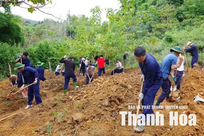 Đội Quy tập tìm kiếm hài cốt liệt sĩ là quân tình nguyện và chuyên gia Việt Nam hy sinh tại nước bạn Lào thực hiện nhiệm vụ tìm kiếm.