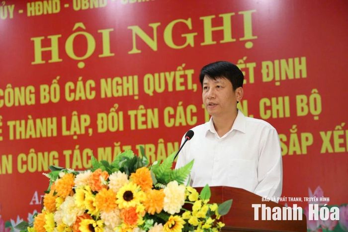 Bí thư Đảng ủy, Chủ tịch HĐND xã Nguyễn Việt Ba phát biểu tại hội nghị.