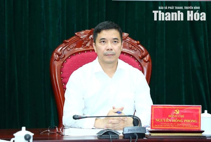 Đồng chí Nguyễn Hồng Phong, Ủy viên dự khuyết Trung ương Đảng, Phó Bí thư Thường trực Tỉnh ủy, Chủ tịch HĐND tỉnh chủ trì tại điểm cầu Thanh Hóa.