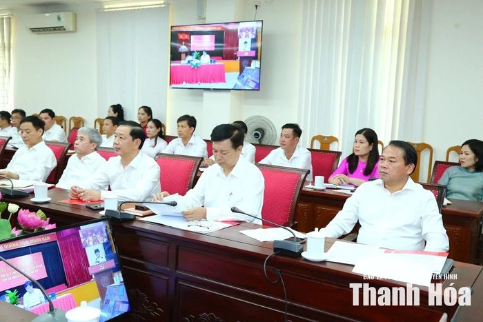 Đồng chí Nguyễn Văn Hùng, Ủy viên Ban Thường vụ, Trưởng Ban Tổ chức Tỉnh ủy và các đại biểu dự hội nghị tại điểm cầu Thanh Hóa.