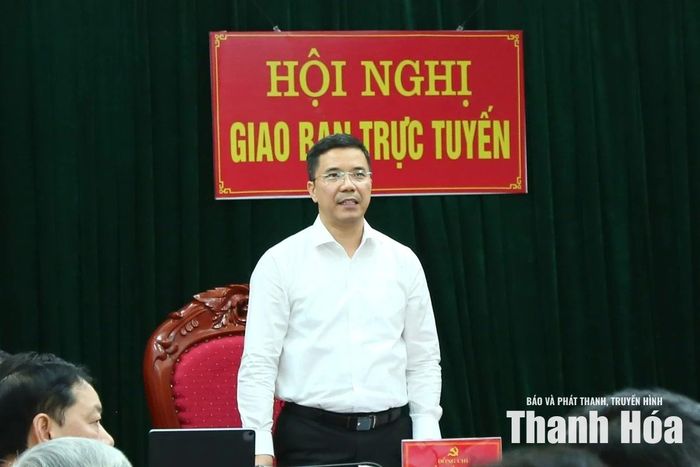 Đồng chí Nguyễn Hồng Phong, Ủy viên dự khuyết Trung ương Đảng, Phó Bí thư Thường trực Tỉnh ủy, Chủ tịch HĐND tỉnh Thanh Hóa phát biểu tham luận tại hội nghị.