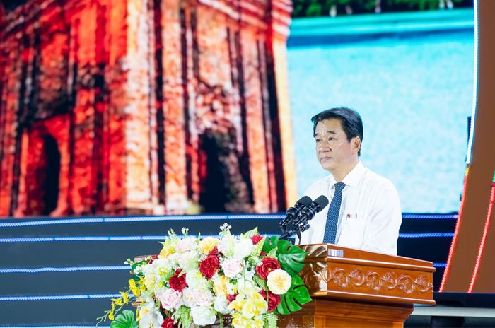 Phó Chủ tịch Thường trực UBND tỉnh Khánh Hòa Nguyễn Long Biên phát biểu bế mạc ngày hội.