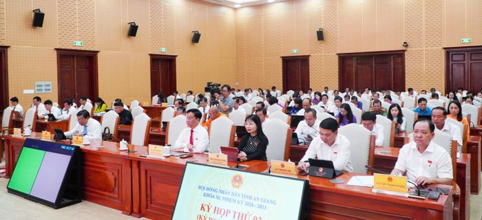 Đại biểu tham dự kỳ họp.