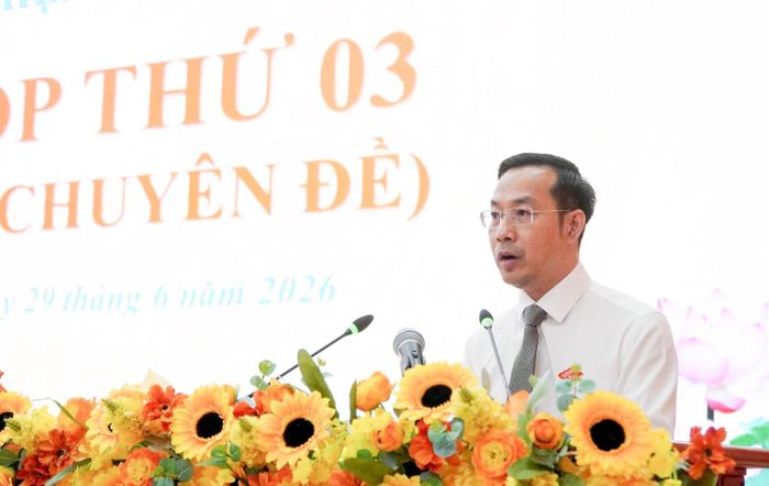 Phó Bí thư Thường trực Tỉnh ủy, Chủ tịch HĐND tỉnh An Giang Nguyễn Thanh Nhàn phát biểu tại kỳ họp.