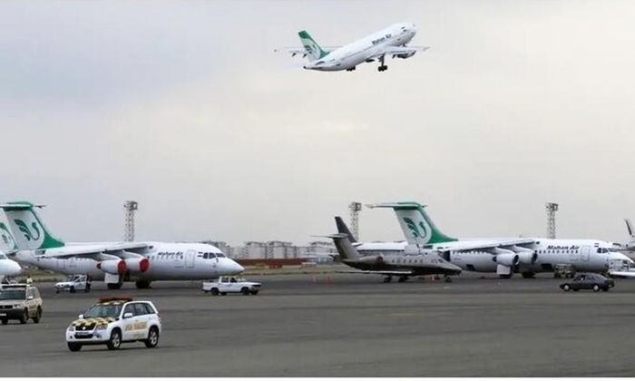  Các máy bay tại sân bay ở Iran. 