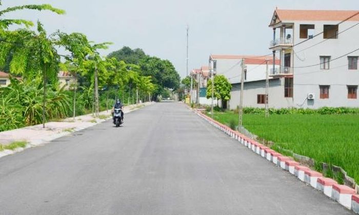  Hệ thống đường giao thông xã Trung Kênh được mở rộng, thảm áp phan, đáp ứng tiêu chí nông thôn mới nâng cao. 