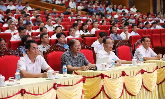  Các đại biểu dự hội nghị. 