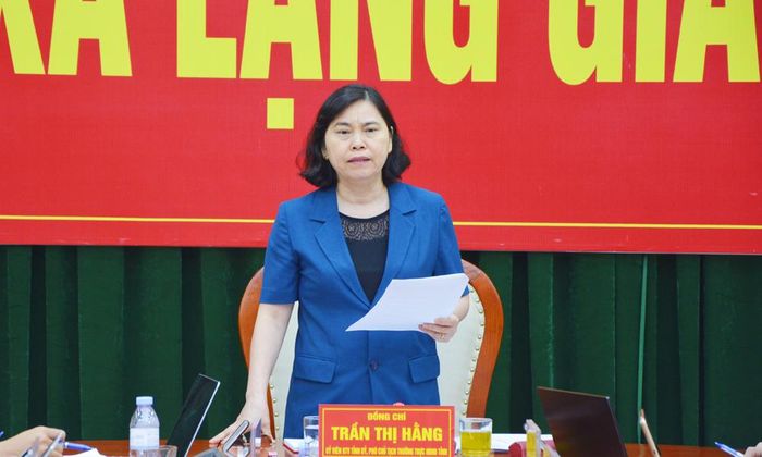  Đồng chí Trần Thị Hằng phát biểu trong buổi khảo sát tại xã Lạng Giang. 