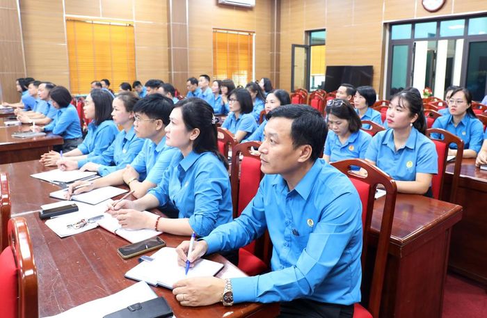 Các đại biểu dự hội nghị.