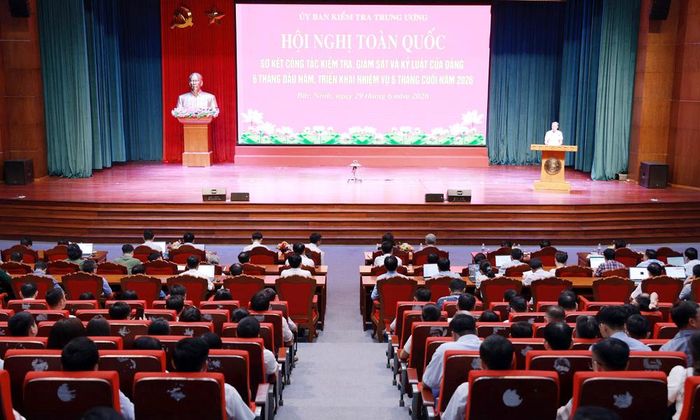  Quang cảnh điểm cầu tỉnh. 