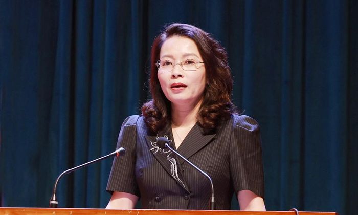  Đồng chí Nguyễn Thị Hương phát biểu quán triệt một số nội dung ở điểm cầu tỉnh. 