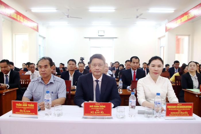 Các đại biểu dự lễ khai giảng. Ảnh: TRỌNG HUY