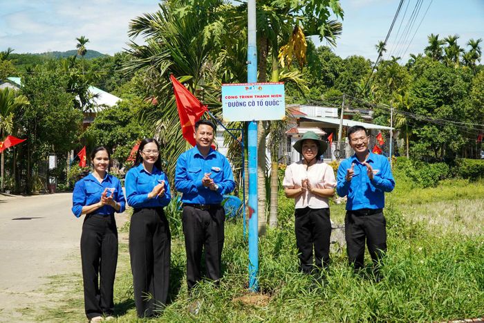 Khánh thành đường cờ Tổ quốc. Ảnh: THU HƯƠNG - TRƯỜNG SƠN