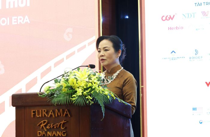 Tiến sĩ Ngô Phương Lan, Chủ tịch Hiệp hội Xúc tiến phát triển Điện ảnh Việt Nam phát biểu tại hội thảo. Ảnh: NGỌC HÀ