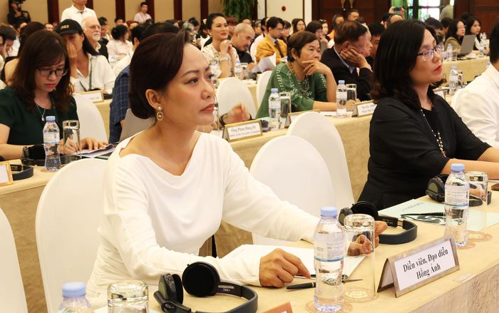 Đông đảo đạo diễn, diễn viên nổi tiếng Việt Nam tham dự hội thảo. Ảnh: NGỌC HÀ