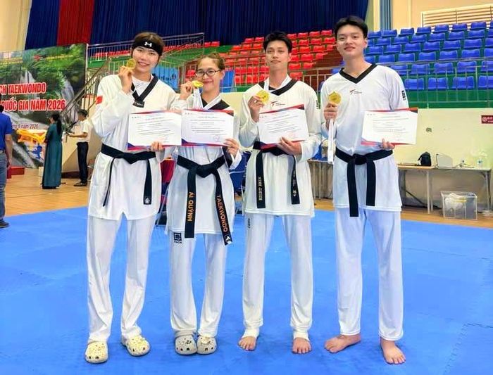 Các vận động viên đội tuyển Taekwondo Đà Nẵng giành Huy chương Vàng đồng đội nam nữ. Ảnh do nhân vật cung cấp