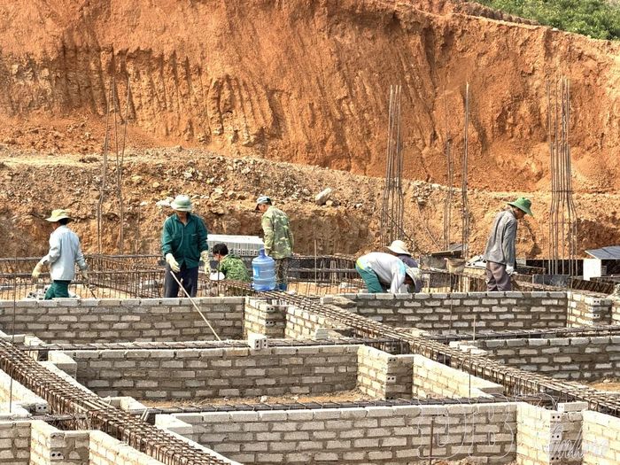Giá nhân công tăng cao ảnh hưởng không nhỏ đến việc thi công các công trình, dự án sử dụng vốn đầu tư công trên địa bàn tỉnh.