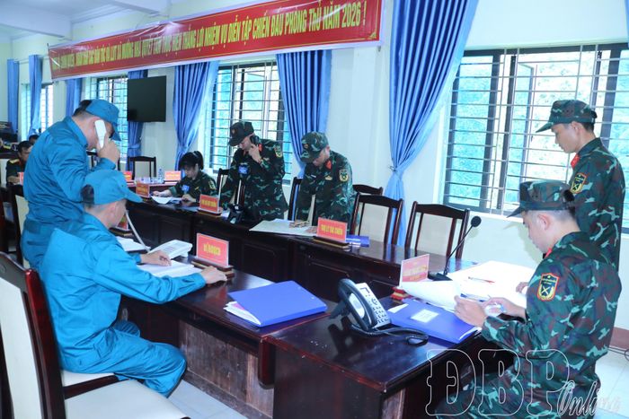 Thực hành xử lý tình huống A đánh địch tiến công đường bộ giữ vững địa bàn.