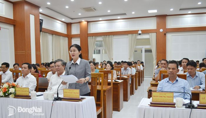 Ủy viên Trung ương Đảng, Phó Bí thư Thường trực Thành ủy, Chủ tịch HĐND thành phố Đồng Nai Tôn Ngọc Hạnh thảo luận tại hội nghị. Ảnh: Phương Hằng
