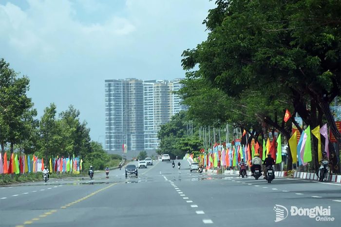 Đại lộ Nguyễn Hữu Cảnh sau khi hoàn thành xây dựng đồng bộ sẽ tạo thêm tuyến kết nối mới giữa thành phố Đồng Nai với Thành phố Hồ Chí Minh qua cao tốc Thành phố Hồ Chí Minh - Long Thành - Dầu Giây. Ảnh: Phạm Tùng