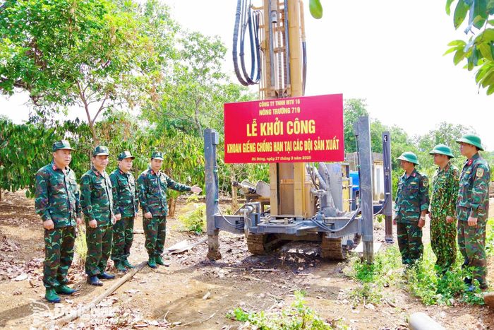 Đoàn Kinh tế - Quốc phòng 719 triển khai khoan giếng chống hạn, chủ động bảo đảm nguồn nước phục vụ sản xuất.