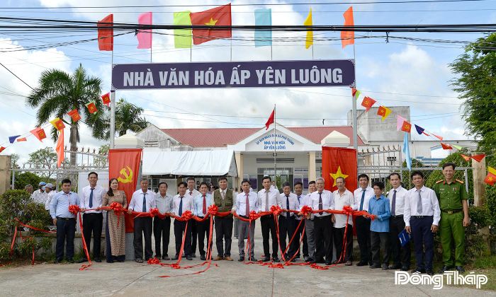 Ấp Yên Luông được thành lập trên cơ sở sáp nhập ấp Bình Cách và ấp Long Bình, xã Phú Thành.