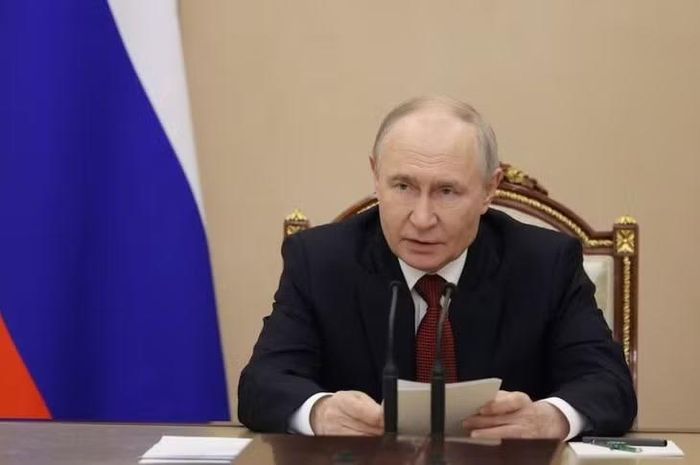  Tổng thống Nga Vladimir Putin chủ trì cuộc họp về việc bảo đảm nguồn cung nhiên liệu cho thị trường nội địa tại Moscow, Nga ngày 28-6-2026. Ảnh: REUTERS 