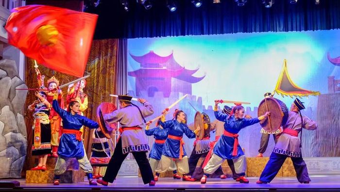  Những màn vũ đạo đẹp mắt kết hợp diễn xuất ấn tượng tái hiện cảnh giao chiến của nghĩa quân Tây Sơn với quân Thanh xâm lược. Ảnh: Ngọc Nhuận 