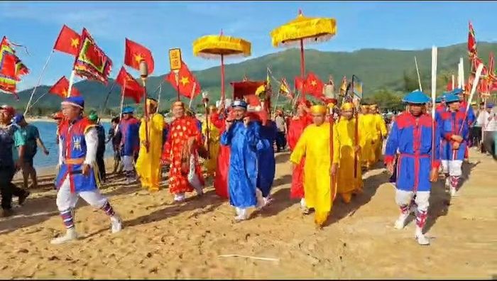 Rước thần tại lễ cầu ngư lễ cầu ngư.