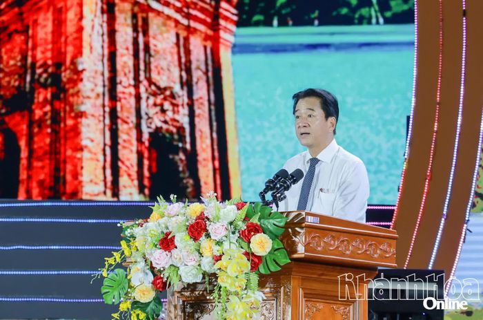 Phó Chủ tịch Thường trực UBND tỉnh Nguyễn Long Biên phát biểu tổng kết ngày hội.