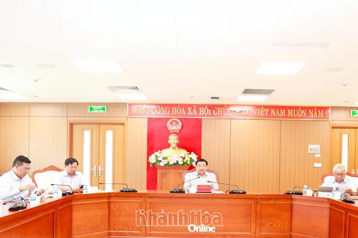 Quang cảnh cuộc họp.