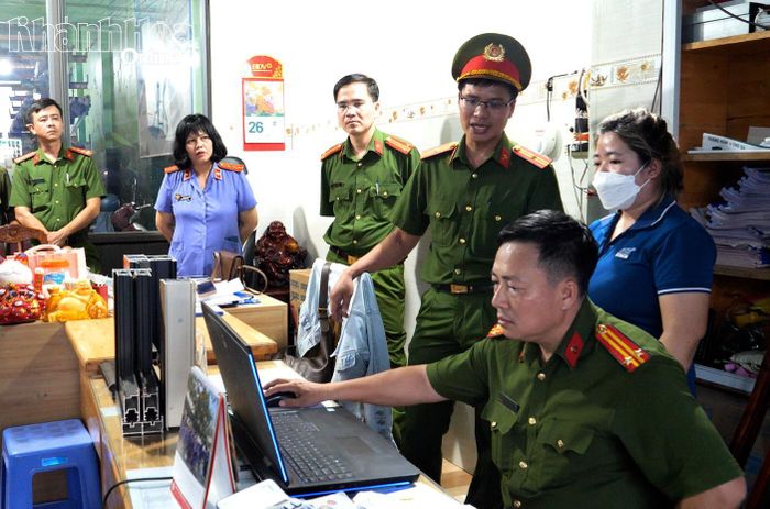 Cơ quan điều tra khám xét tại doanh nghiệp do bị can Đỗ Ngọc Quang làm giám đốc.