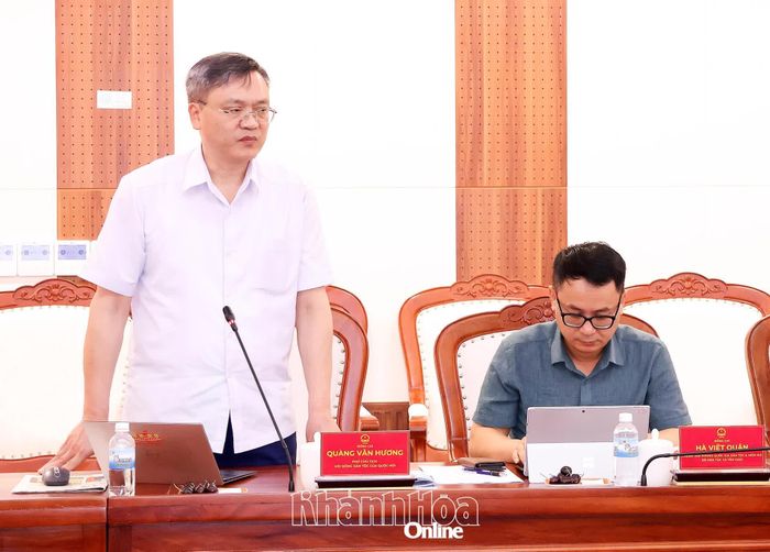 Phó Chủ tịch Hội đồng Dân tộc của Quốc hội Quàng Văn Hương phát biểu tại buổi làm việc.