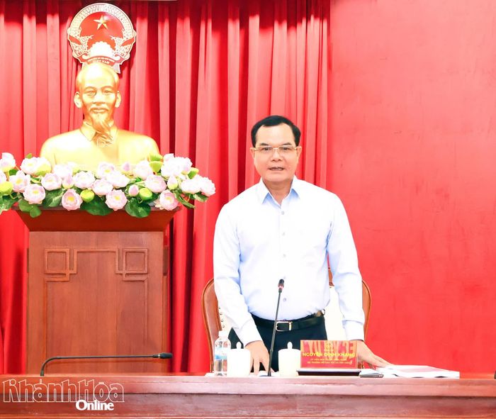 Đồng chí Nguyễn Đình Khang phát biểu chỉ đạo tại buổi làm việc.