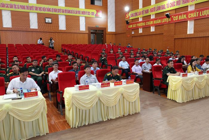 Đại biểu dự diễn tập.