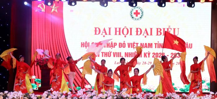 Văn nghệ chào mừng đại hội.