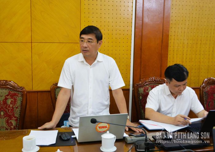 Lãnh đạo Sở Khoa học và Công nghệ phát biểu thảo luận tại cuộc họp