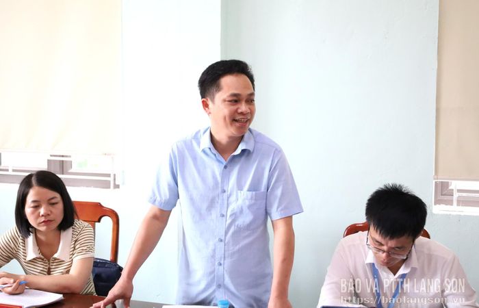Phó Bí thư Đảng ủy, Chủ tịch UBND xã Hội Hoan giải trình, làm rõ một số nội dung đoàn giám sát quan tâm
