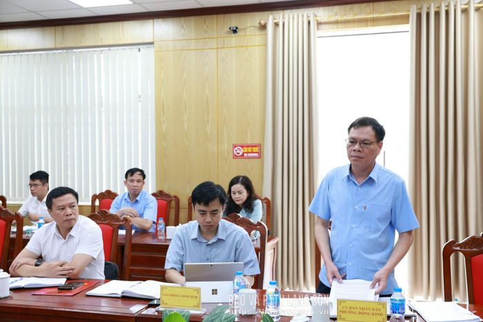 Lãnh đạo UBND phường Đông Kinh phát biểu tại buổi tiếp công dân