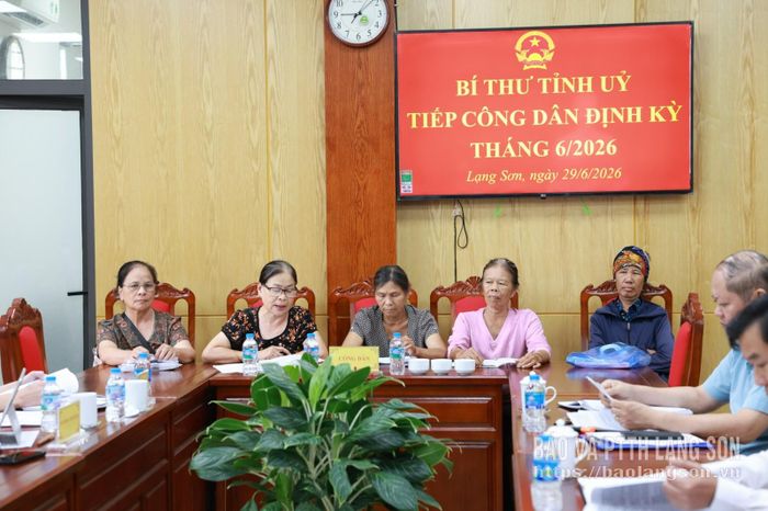 Đại diện công dân trình bày nội dung tại buổi tiếp