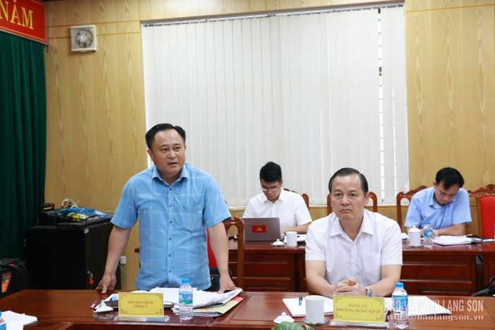 Đồng chí Lương Trọng Quỳnh, Ủy viên Ban Thường vụ Tỉnh ủy, Trưởng Ban Nội chính Tỉnh ủy phát biểu tại buổi tiếp công dân