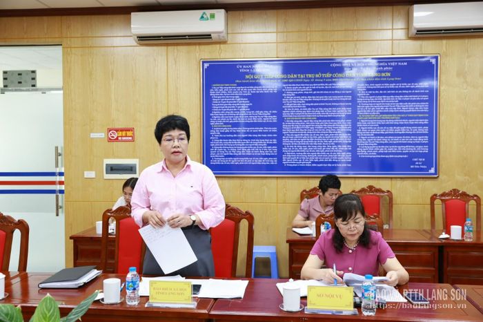 Lãnh đạo Bảo hiểm xã hội tỉnh báo cáo việc giải quyết kiến nghị của công dân