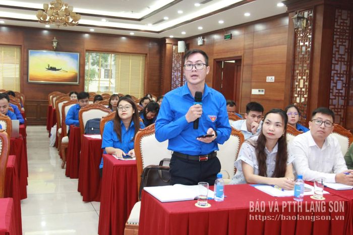 Đại biểu đóng góp ý kiến tại hội nghị