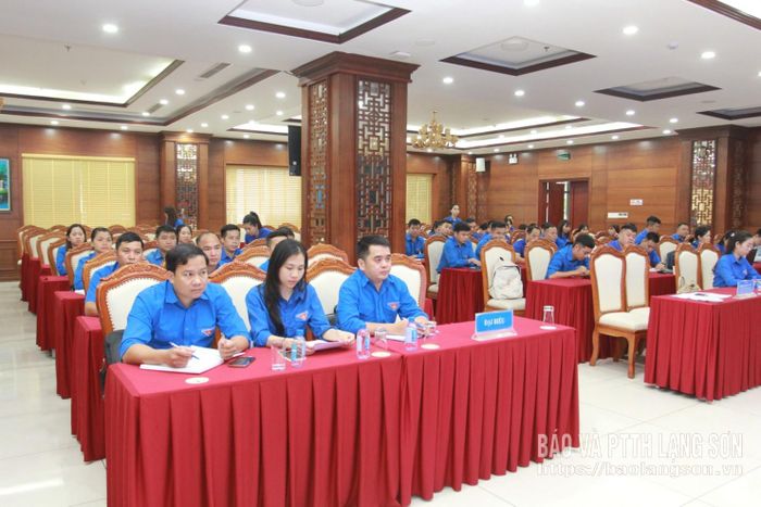 Các đại biểu tham dự hội nghị