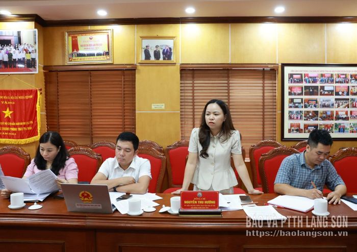 Ủy viên chuyên trách Ban Văn hóa - Xã hội HĐND tỉnh, thư ký Đoàn giám sát phát biểu ý kiến tại buổi giám sát 
