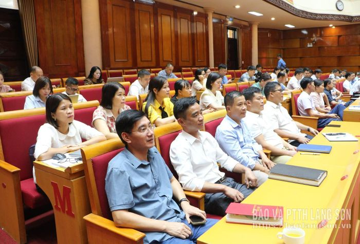 Các đại biểu nghe phát biểu kết luận của đồng chí Chủ nhiệm Ủy ban Kiểm tra Trung ương
